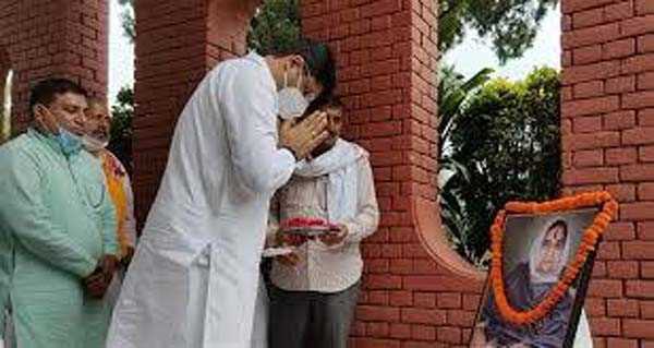 दुष्यंत चौटाला ने दी दादी की याद में इंडोर स्टेडियम के लिए 37 लाख की ग्रांट दुष्यंत चौटाला ने दी दादी की याद में इंडोर स्टेडियम के लिए 37 लाख की ग्रांट